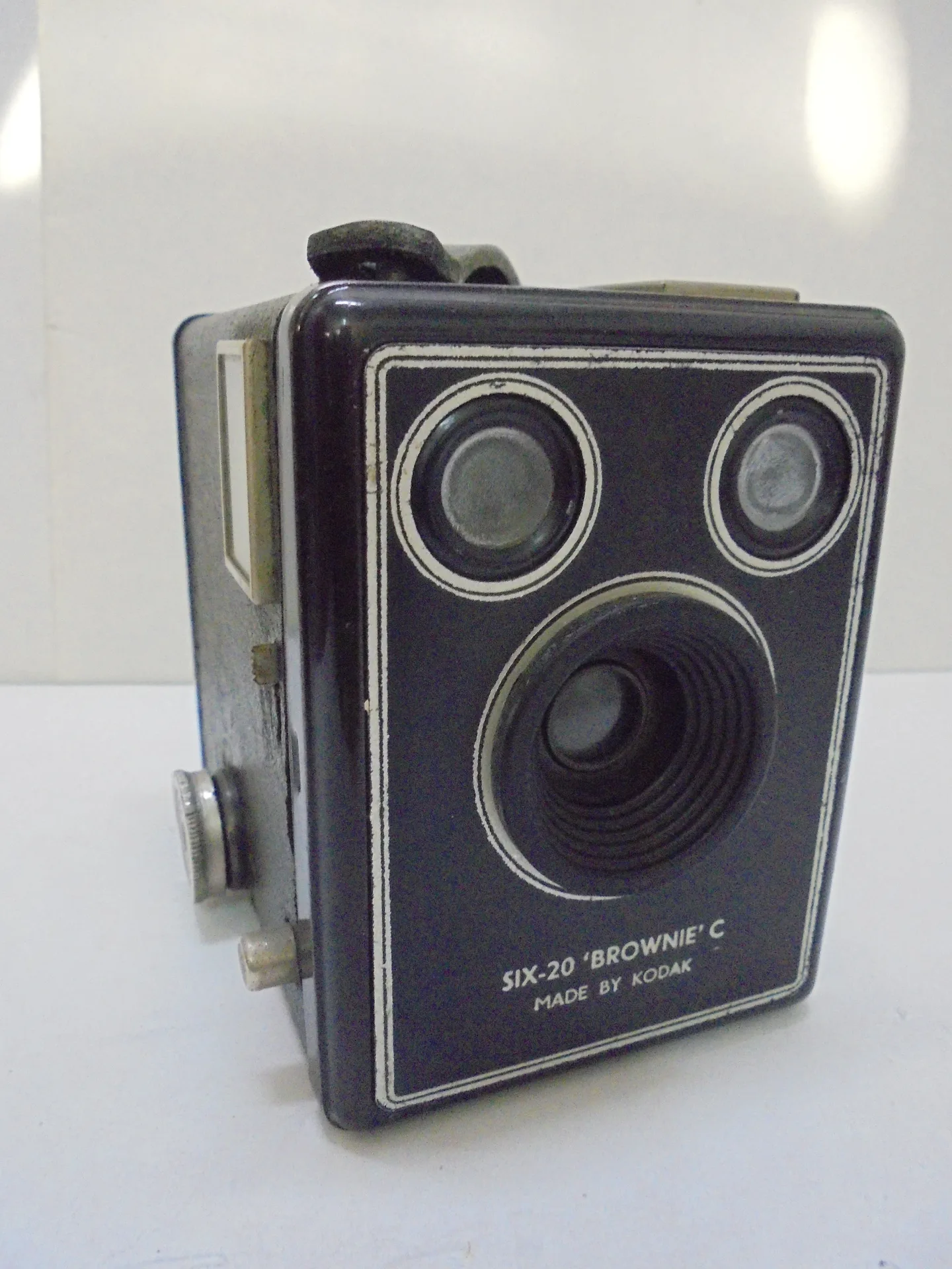 № 8794 Стар фотоапарат kodak six-20 brownie c с кожен калъф