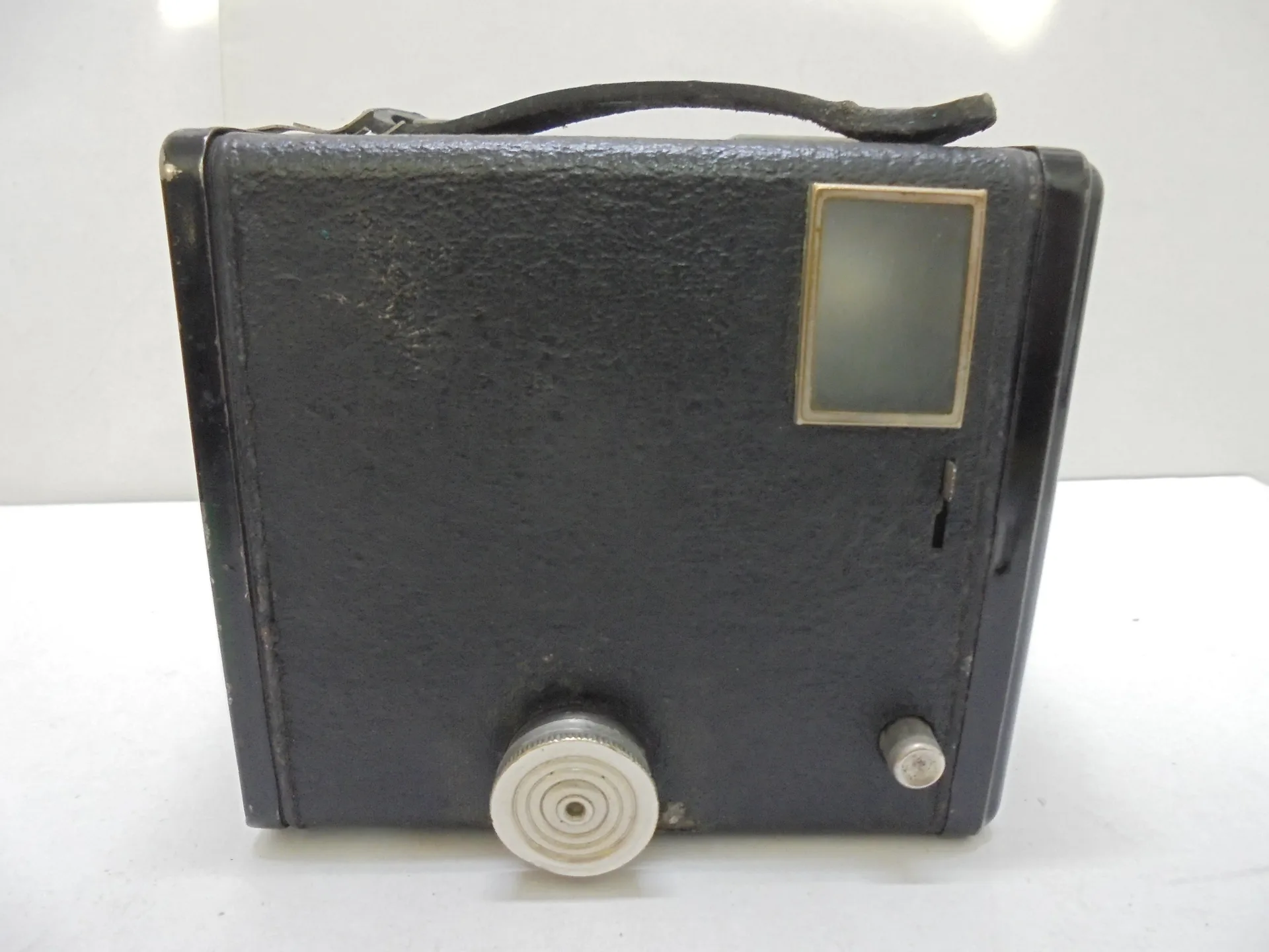 № 8794 Стар фотоапарат kodak six-20 brownie c с кожен калъф