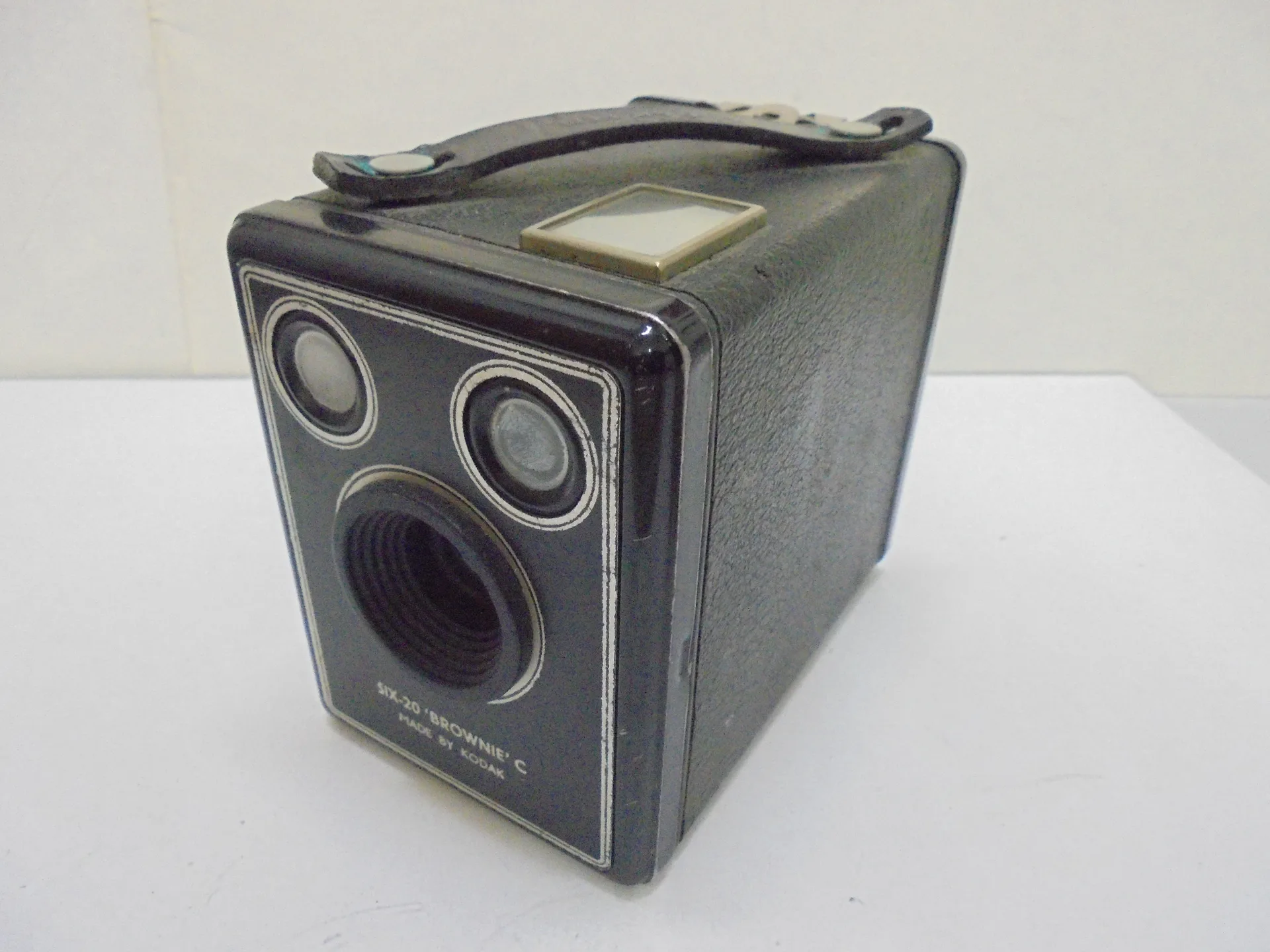 № 8794 Стар фотоапарат kodak six-20 brownie c с кожен калъф