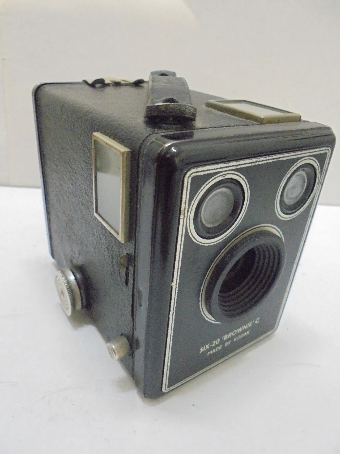 № 8794 Стар фотоапарат kodak six-20 brownie c с кожен калъф